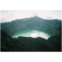 Coloured Lake, Kalimutu, Flores.jpg